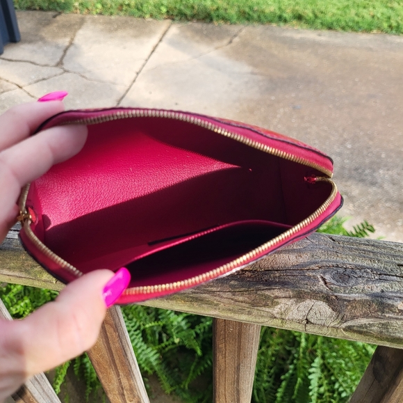 π― Authentic Louis Vuitton cosmetic case - Picture 3 of 5